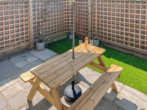 Sitting-out-area | Old School Mews Too - Old School Mews, Shanklin