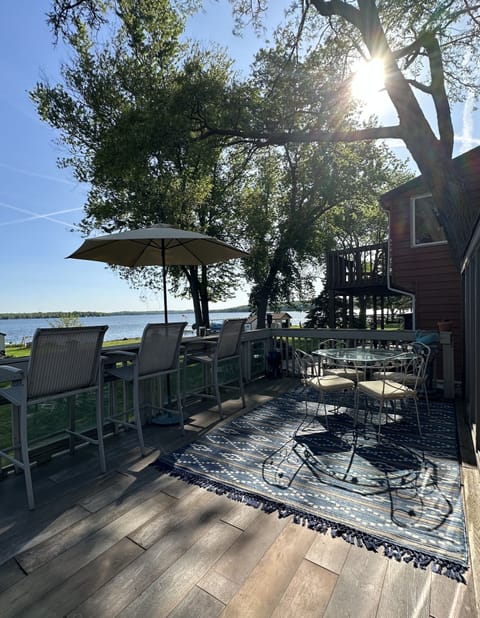 Table for 4 or 3 bar stools overlooking the lake