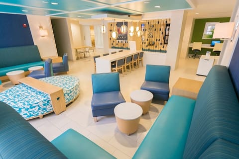 Unwind in a bright, modern lounge made for mingling.