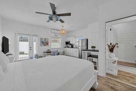 Newly Furnished Studio! Perfect for individuals and couples!