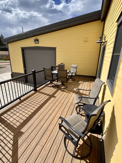 Private Deck & Garage