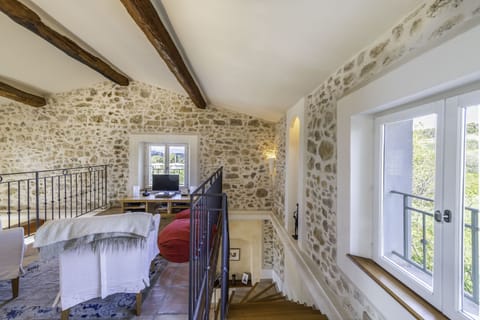 6688c21e-d1cc-4add-bc50-d845c3189393