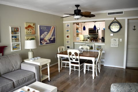 Dining Area, Seats 4