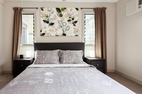 Main bedroom with comfortable queen size bed