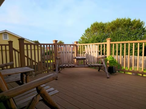 Balcony overlooking the backyard