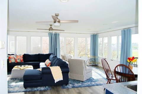 This great room is the best spot to spend time with your family and friends.
