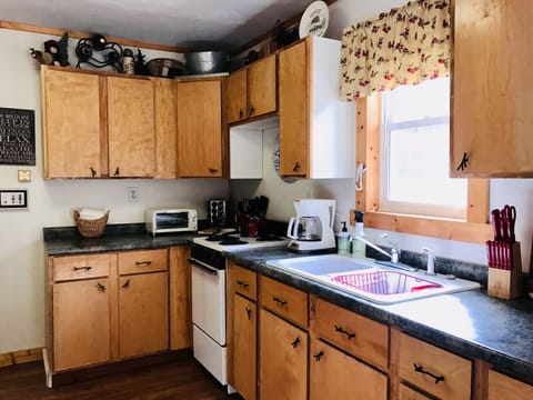 Fully equipped kitchen with everything you need to make a great meal. 