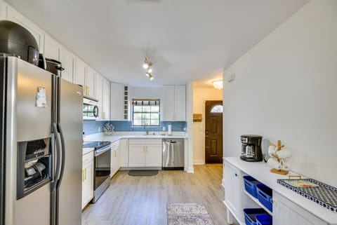 Kitchen | Crockpot | Toaster | Spices