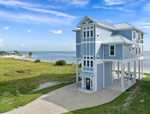 Saltwater Taffy Cottage - 4/4 home on the beach with adjacent boat dock