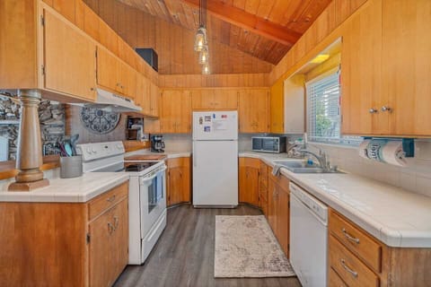 Kitchen with plenty of counter space