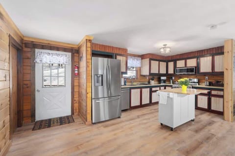 Fully stocked kitchen with everything you need to cook a delicious meal! All new stainless steal appliances!