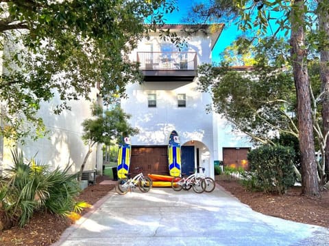 Complimentary Bikes,  Paddle Boards & Kayaks!!!