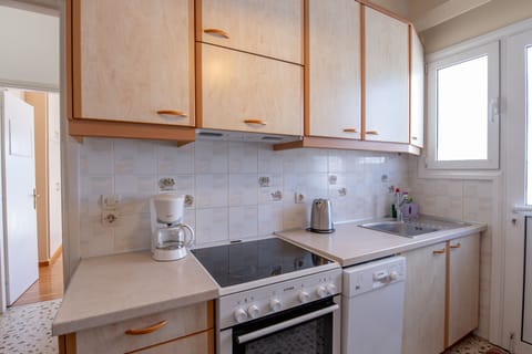 Kitchen - oven - stove - dishwasher