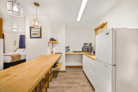 221a1c74-6e5a-479b-9712-1046449bc69b