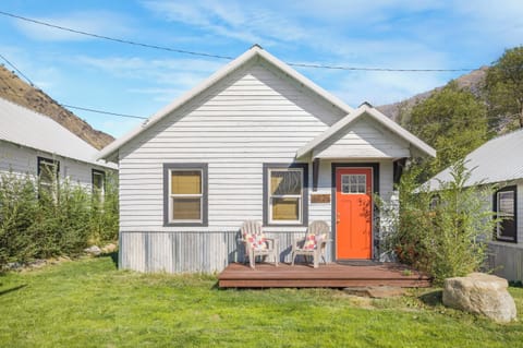 1e1e9321-8096-4f5a-baad-acb99162783e