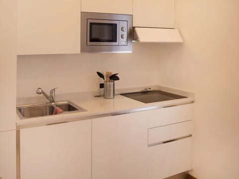 Kitchen Sink, Sink, Tap, Cabinetry, Plumbing Fixture, Countertop, Building, Wood, Interior Design, Flooring