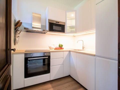 Cabinetry, Countertop, Property, Tap, Building, Kitchen Appliance, Sink, Kitchen Stove, Kitchen, Wood