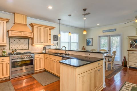 Feel right at home as you cook for your loved ones in this chef's kitchen.