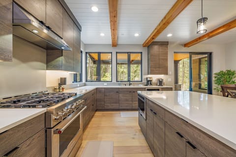 Kitchen – Marble-Topped Island With Pendant Lighting And High-Capacity Seating