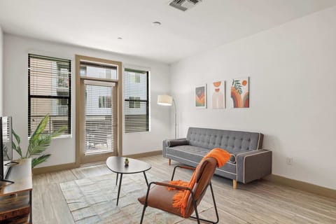 Modern 2BR CozySuites on Town Lake waterfront 11