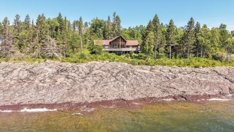 Nestled on the picturesque coast of Lake Superior among mature trees just outside the town of Tofte, Minnesota you will find Pointavu.