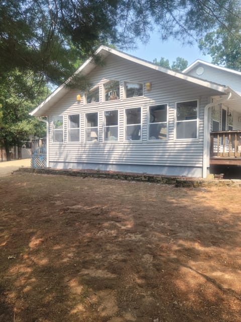 Outside view of front screened porch 