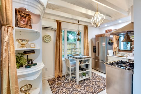 Kitchen | Keurig Coffee Maker | Trash Bags & Paper Towels