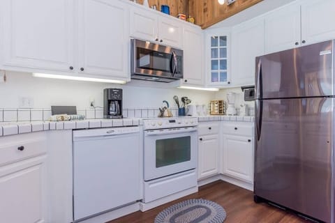 Plenty of pots, pans and utensils to cook!