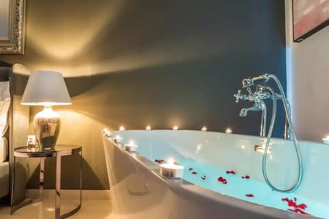 Indoor Bath Experience