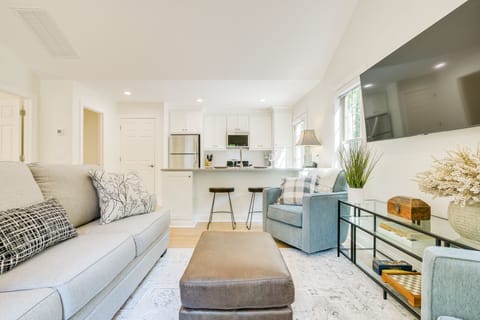 Living Area | Keyless Entry | Free WiFi