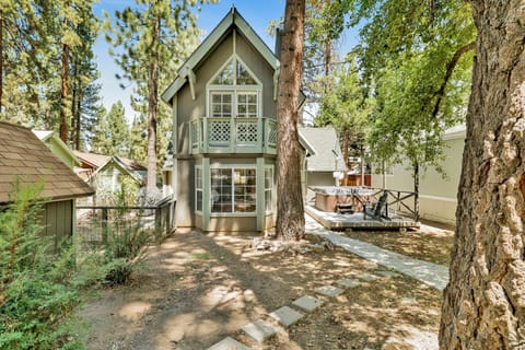Welcoming cabin entry surrounded by towering pine trees, offering fresh mountain air and a peaceful forest setting—the perfect first impression for your Big Bear Lake getaway.
