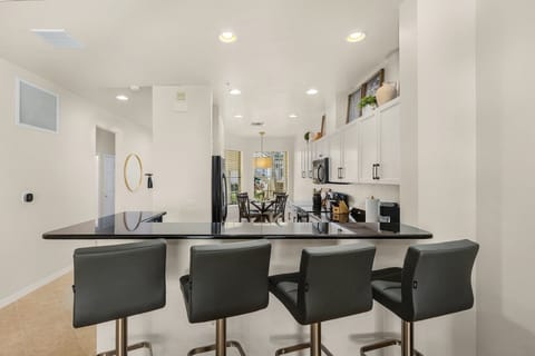 Breakfast Bar - Kitchen