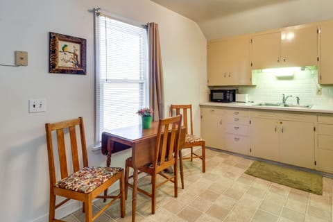 Kitchen & Dining Area