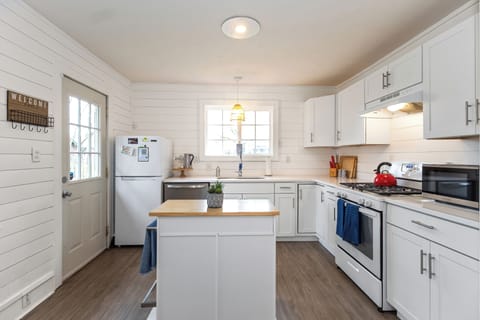 Fully equipped kitchen with beachy charm and newly added island