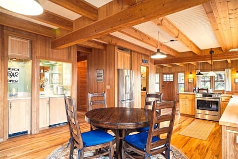 Kitchen dining area at Nebesna House