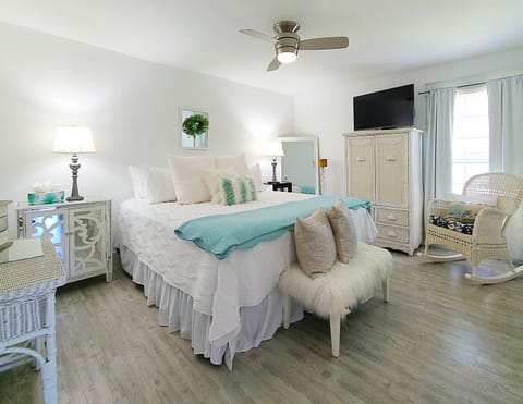 King bed bedroom