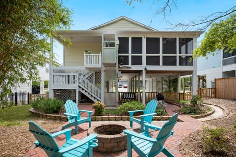 Exterior - Back / Fire Pit