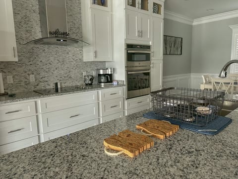 The kitchen has a number of appliances to ensure your stay is comfortable!