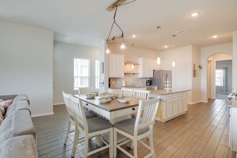Dining Area | Dishware/Flatware | Trash Bags/Paper Towels
