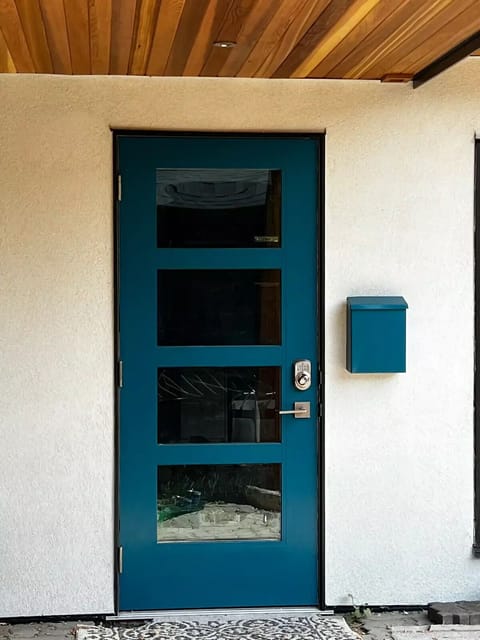 Welcome to your Stampede home! Private entry to this full-ground-floor apartment
