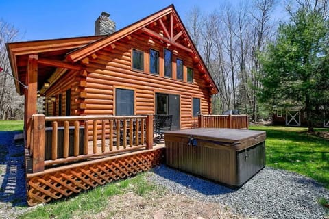 Now this is the perfect getaway all wrapped up in a vacay cabin! Definitely the right environment to relax and take a pause from the busy fast pace city life. This home is where your next memory can be created. 