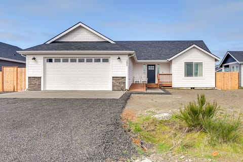 Ocean Shores Vacation Rental | 3BR | 2BA | Step-Free Access | 1,460 Sq Ft