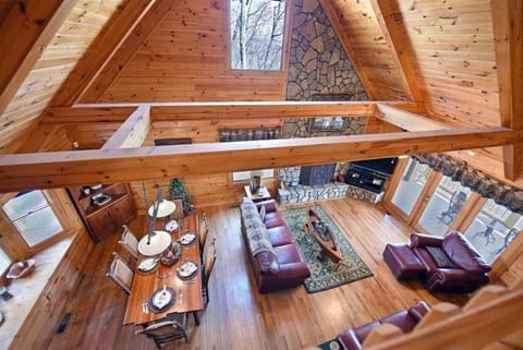 Blue Ridge cabin rental with Amazing Views, Hot Tub, Pool Table, Wifi, Firepit