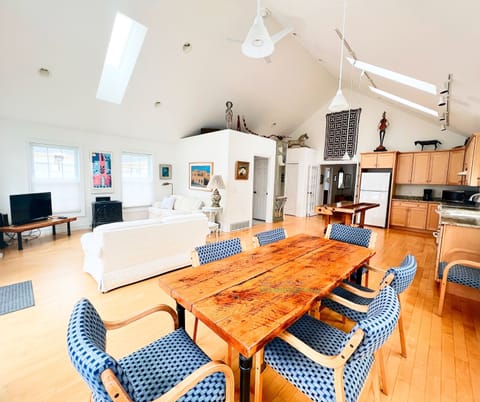 Living, dining, and kitchen area - Living, dining, and kitchen area