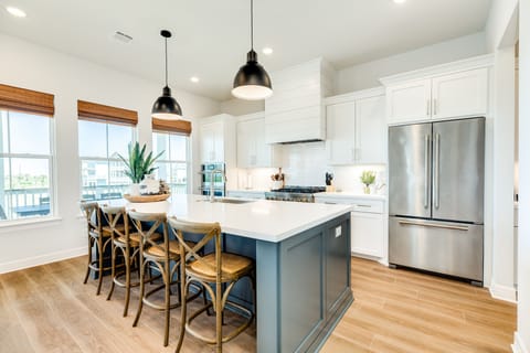 Sit up to 4 at the large kitchen island