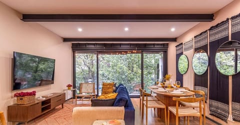 Furnishings, decor and amenities may slightly vary.
