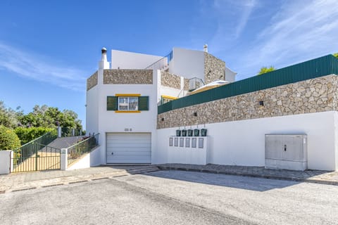 Casa Jackson. lots of outside space for parking in very quiet & safe cul de sac