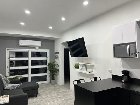 Living Room Area. Smart TV, Wi-Fi & Air Conditioning.