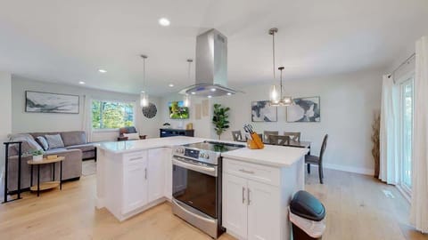 Cook a delicious meal in this kitchen