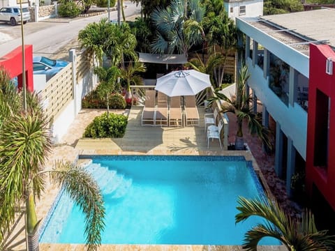 Enjoy the beautiful Aruban weather outside lounging by the pool 